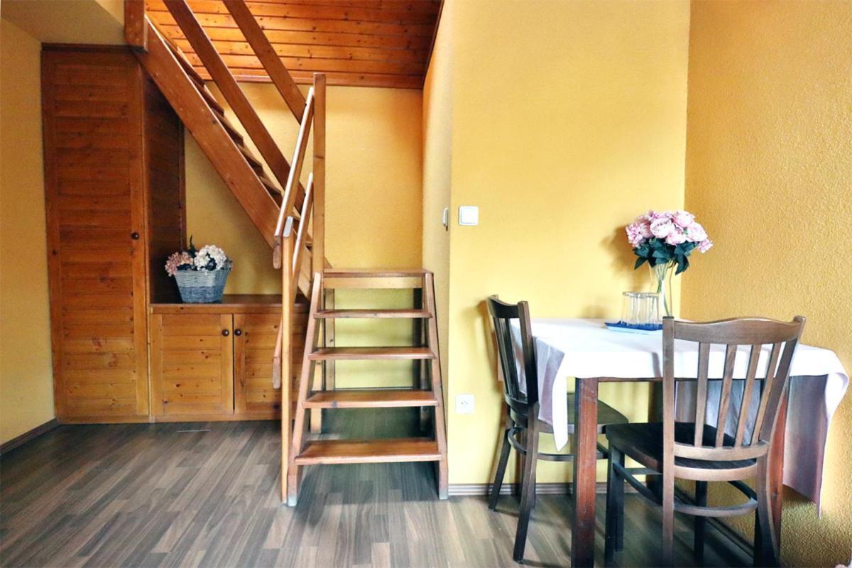 Bezmerovsky Dvur Kroměříž Buitenkant foto