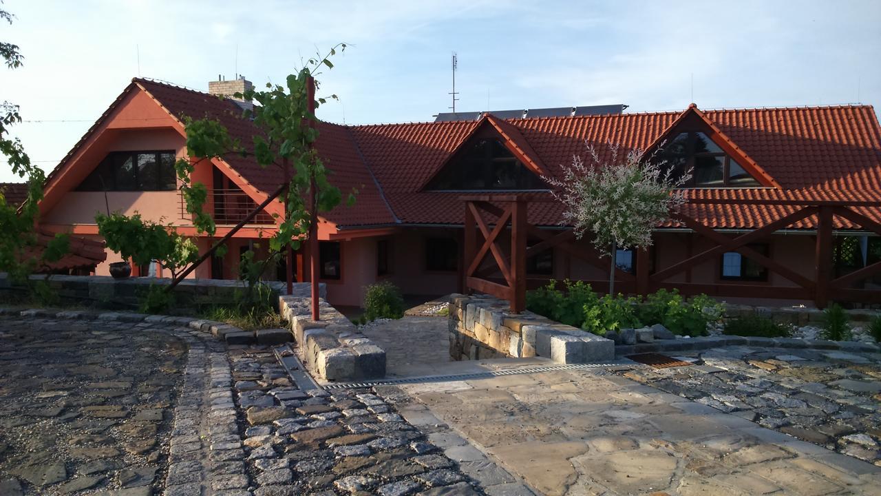 Bezmerovsky Dvur Kroměříž Buitenkant foto