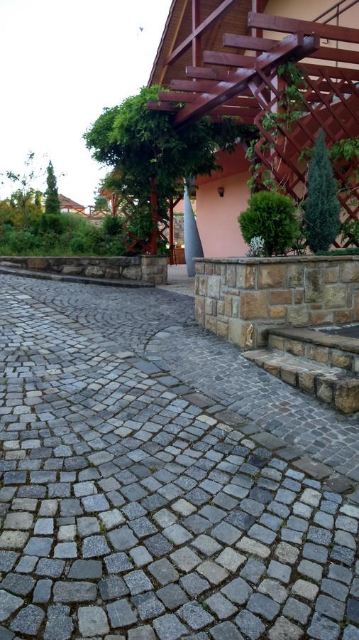 Bezmerovsky Dvur Kroměříž Buitenkant foto